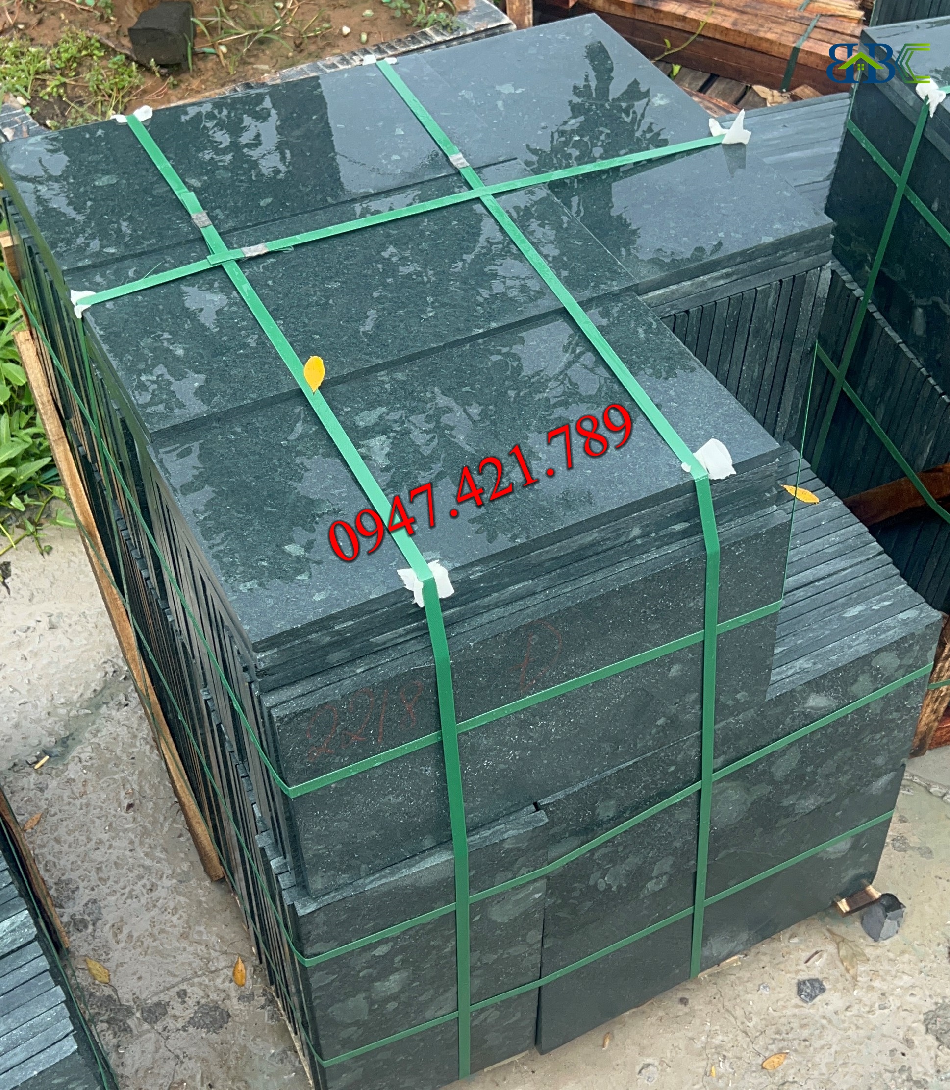 Đá Xanh Rêu Lát Sân Hợp Phong Thủy: Bí Quyết Thu Hút Vượng Khí