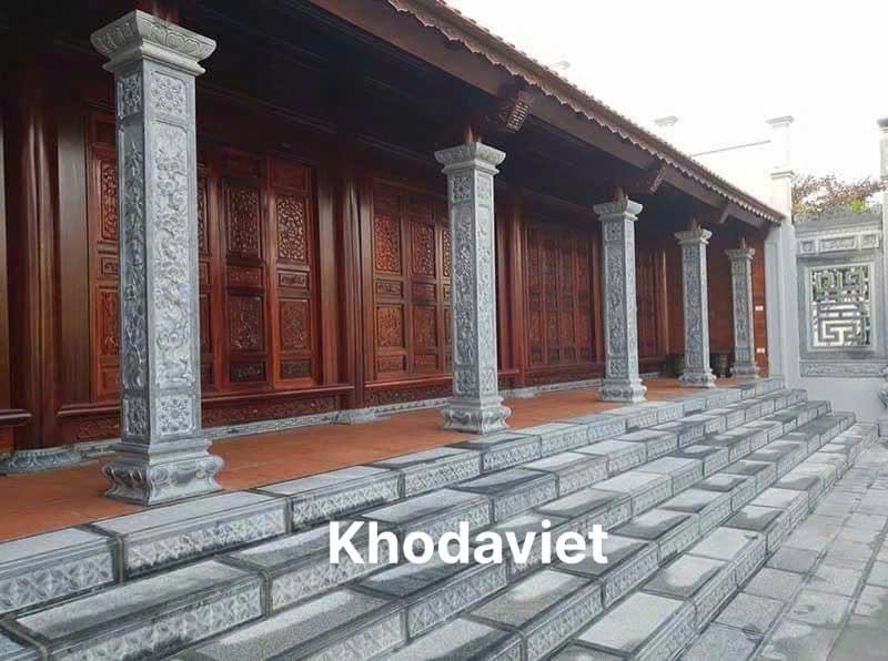 Mẫu 1: Sử dụng đá xanh đen lát sân nhà thờ trang nghiêm. 