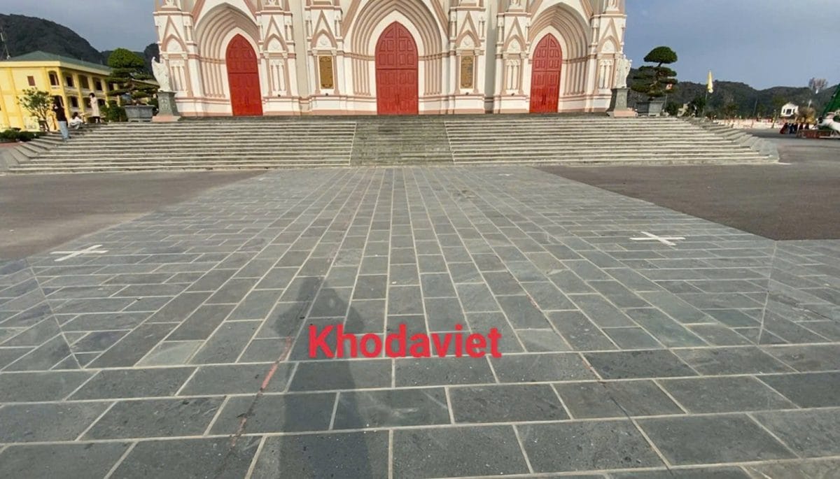 Nhà thờ Giáo Xứ lựa chọn đá xanh rêu chuẩn loại 1. 