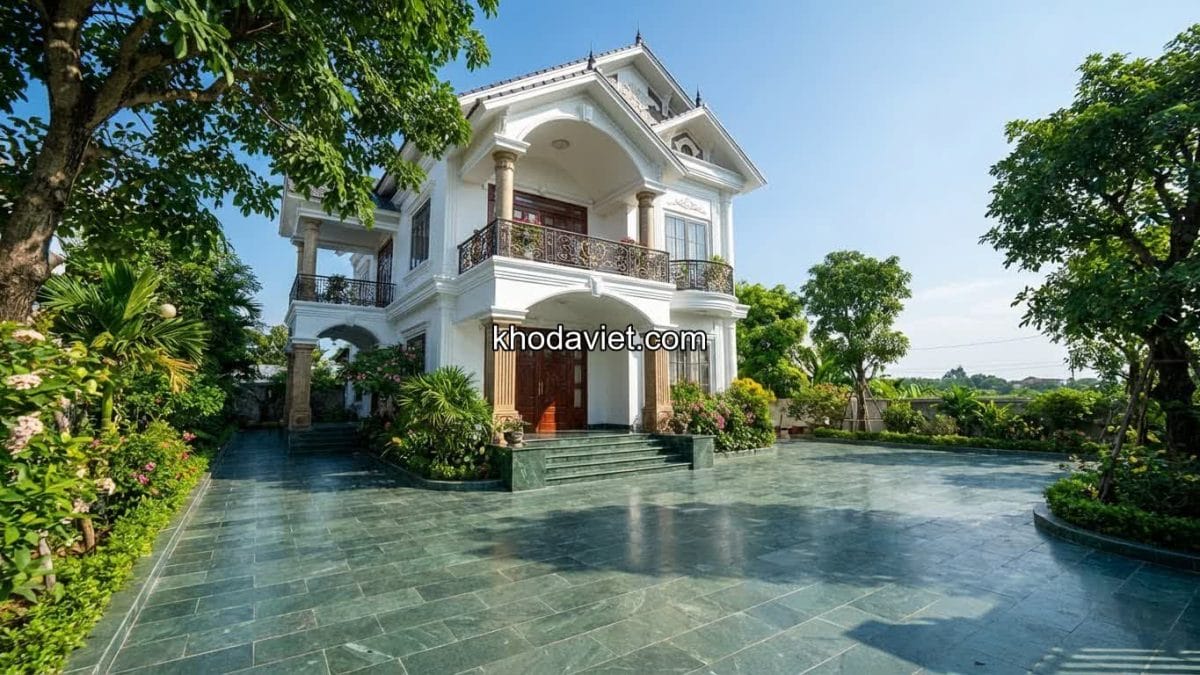 Nhà mái Thái 2 tầng hiện đại, sang trọng.
