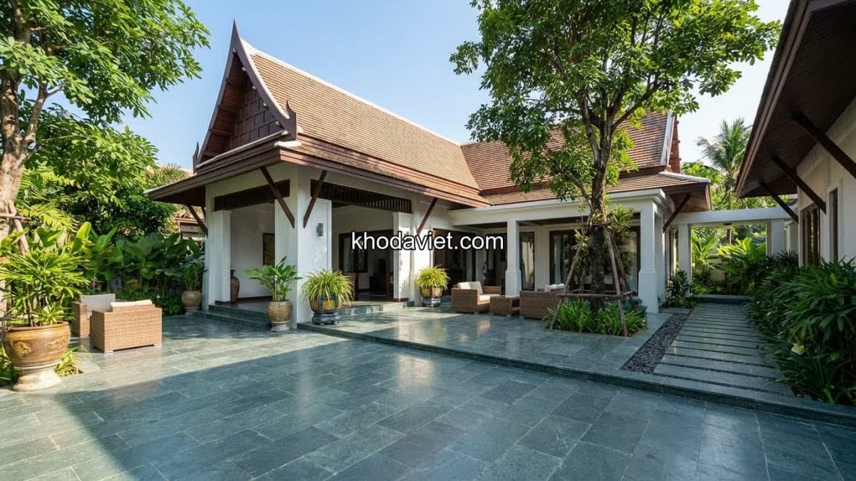 Nhà mái Thái cấp 4 lát sân siêu sang.