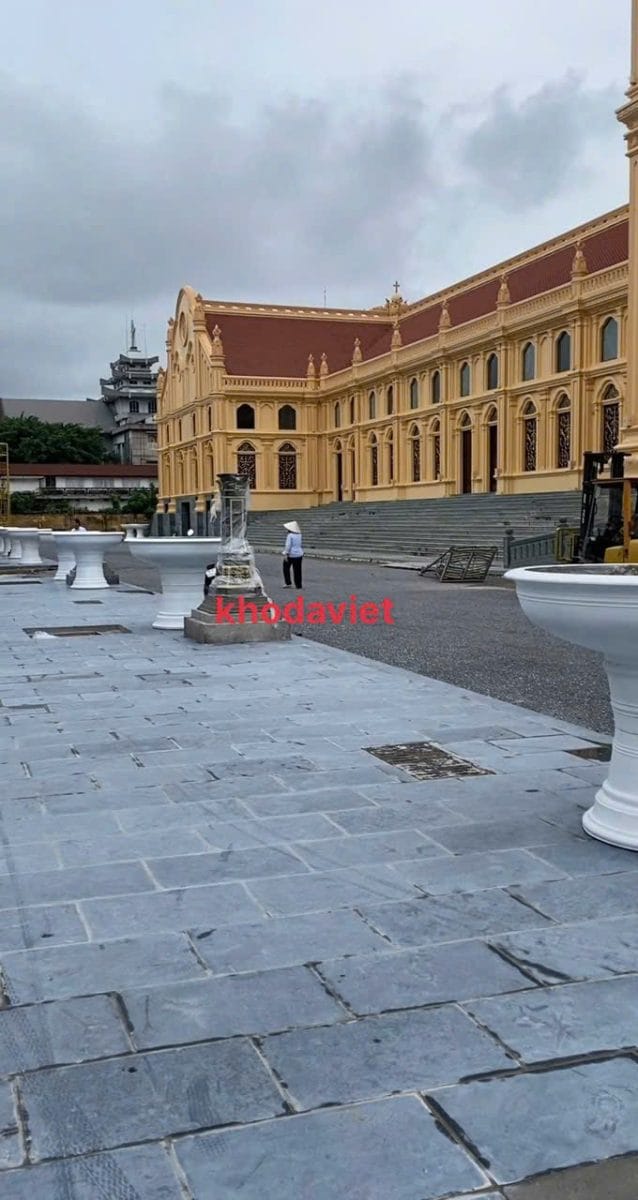 Nhà thờ Chính tòa Bùi Chu: Sự trang nghiêm từ lối đi lát đá xanh Thanh Hóa