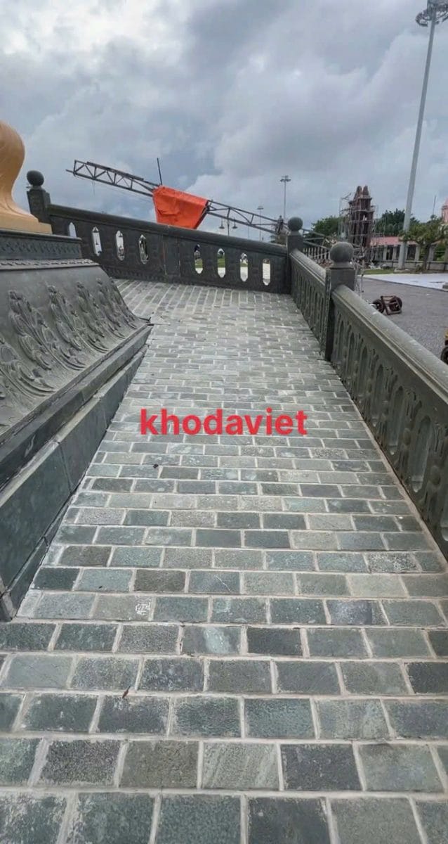 Nhà thờ Chính tòa Bùi Chu: Sự trang nghiêm từ lối đi lát đá xanh Thanh Hóa