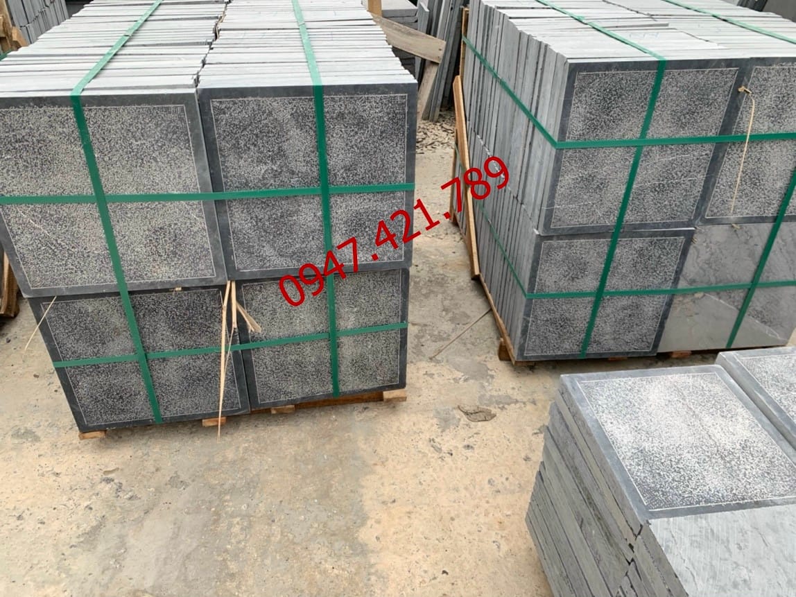 Mẫu đá xanh đen băm nhám cà viền chống trơn đẹp nhất cho sân vườn