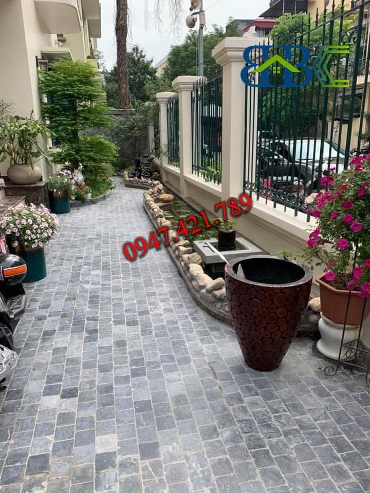 Đá xanh đen Thanh Hóa lát sân: Độ Bền Thách Thức Thời Gian
