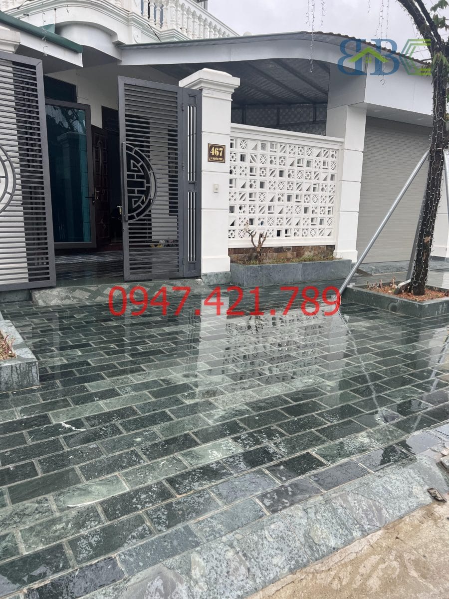 Biến Khoảng Sân Trống Thành Không Gian Chuẩn Resort 5 Sao Với Mẫu Đá Xanh Rêu Mài