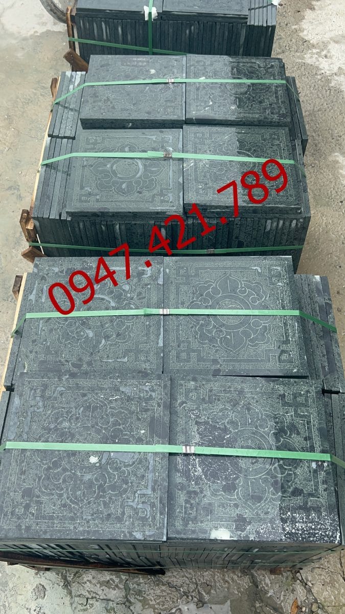 Mẫu đá xanh rêu khắc hoa văn