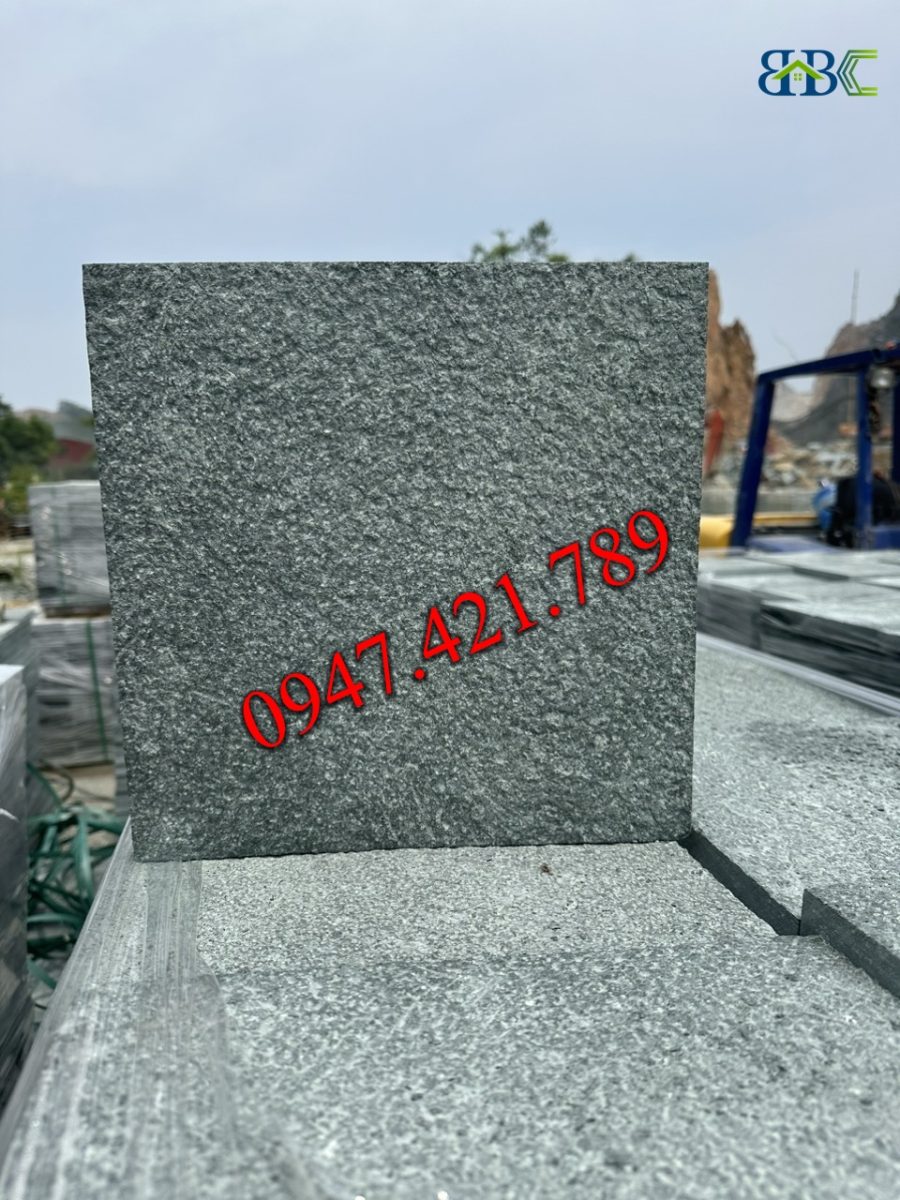 Xu Hướng Lát Sân Vườn Với Đá Xanh Rêu Băm Nhám Chống Trơn Tự Nhiên