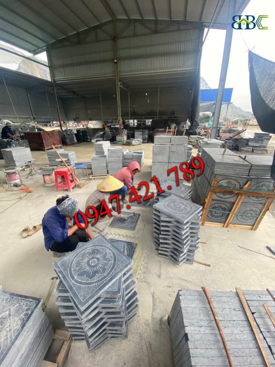 Mẫu đá xanh đen hoa văn lát sân nhà thờ họ: Giao thoa giữa tâm linh và nghệ thuật
