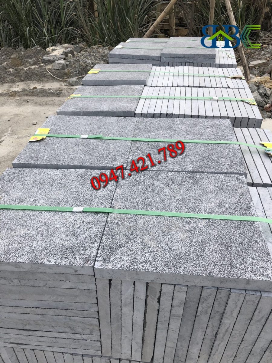 Bí quyết giữ đá xanh Thanh Hóa lát sân vườn luôn sạch bong, không lo rêu mốc