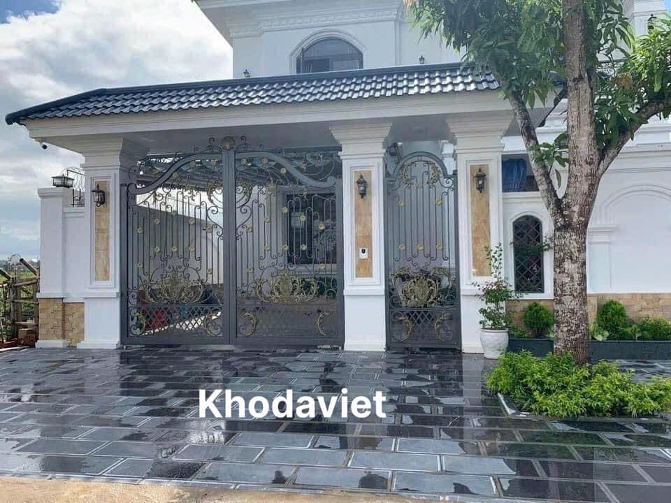 Biệt thự lát sân bằng đá xanh đen Thanh Hoá loại 1
