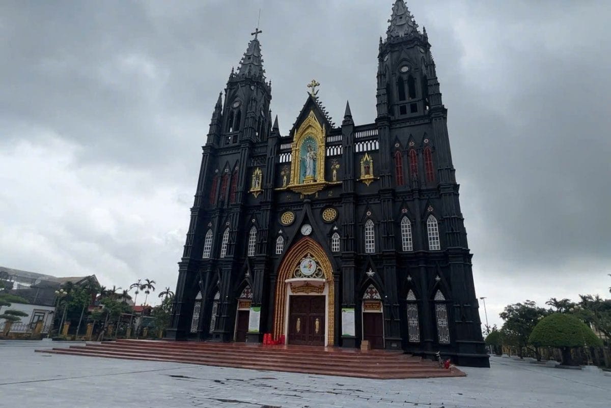 Đá xanh đen Thanh Hóa: Vì sao đây là lựa chọn "vĩnh cửu" cho sân nhà thờ Giáo xứ?