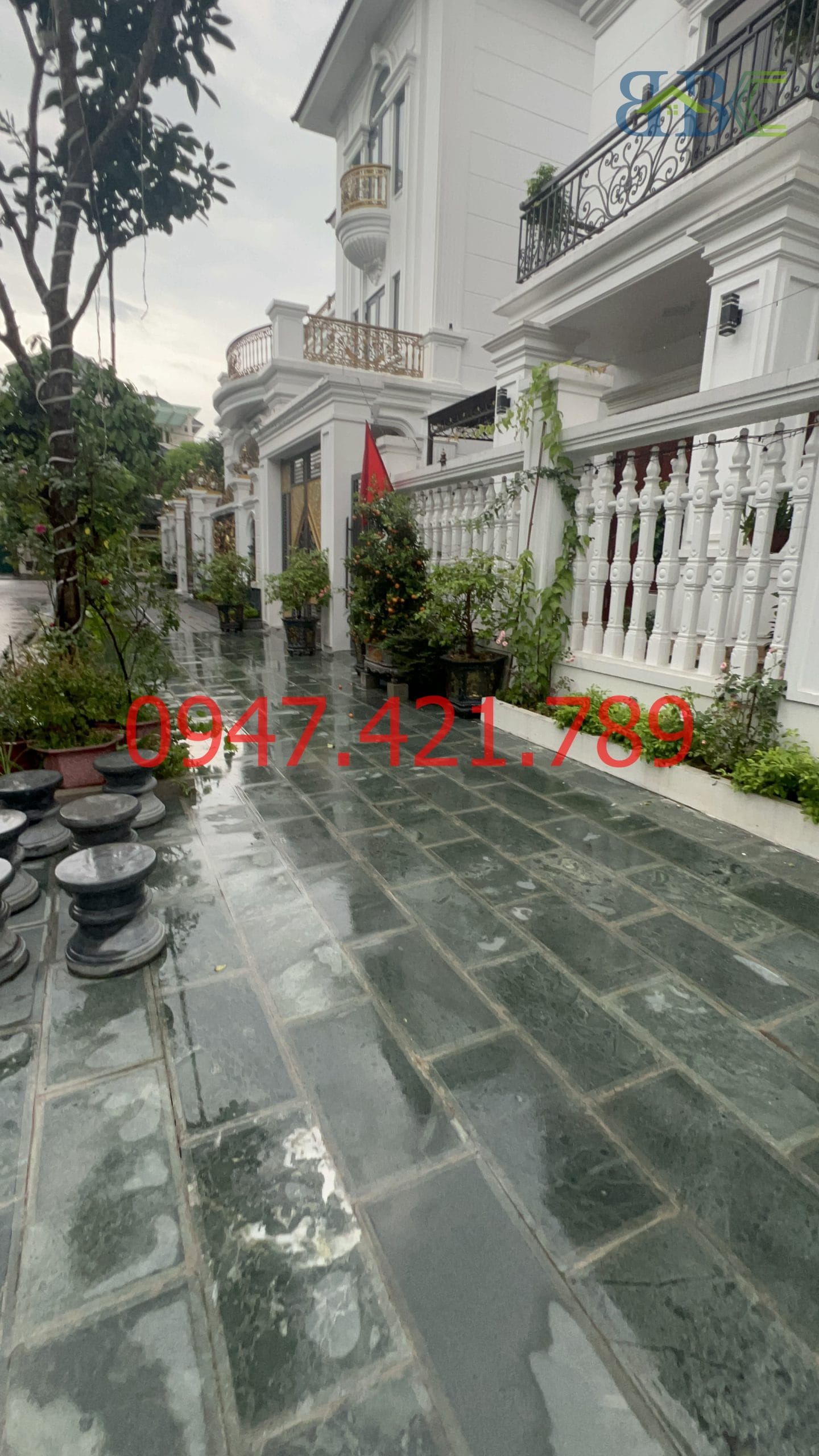 4 Mẫu sân biệt thự lát đá xanh rêu đẹp nhất 2026